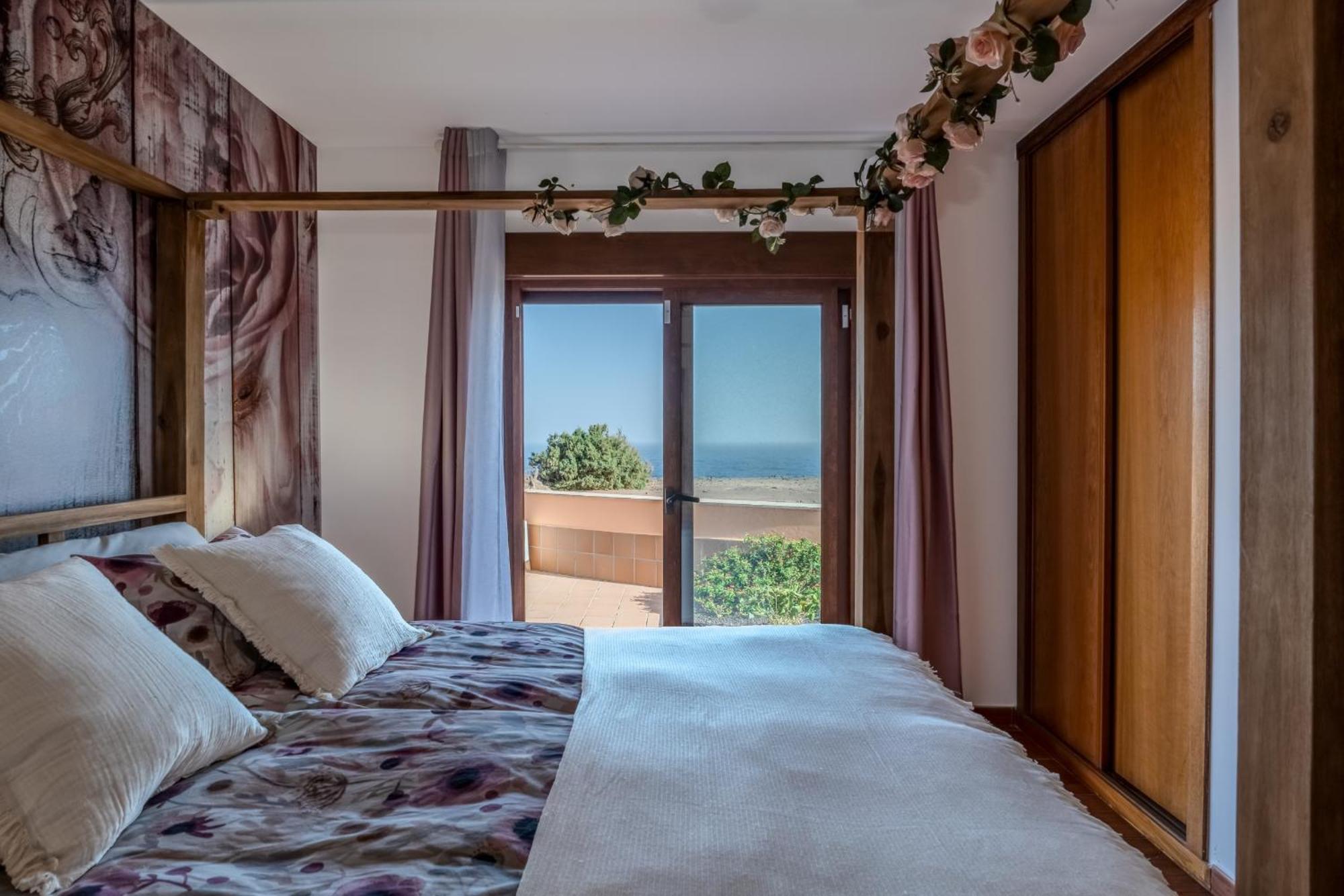 Villa Oceana - Cliffside Retreat Costa De Antigua Luaran gambar